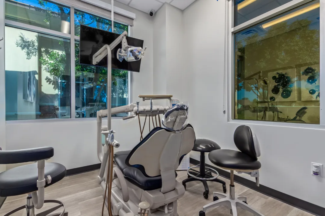 Complete Dental Care Paradise Valley exterior and signage